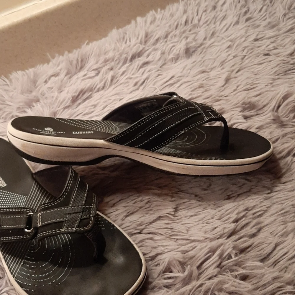 Clarks® Cloudsteppers Women's Flip Flop Sandals Black Size 7 - Picture 7 of 10